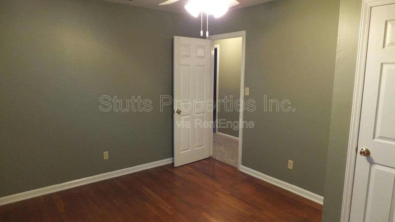 1918 Hermitage Dr - Photo 6 of 17