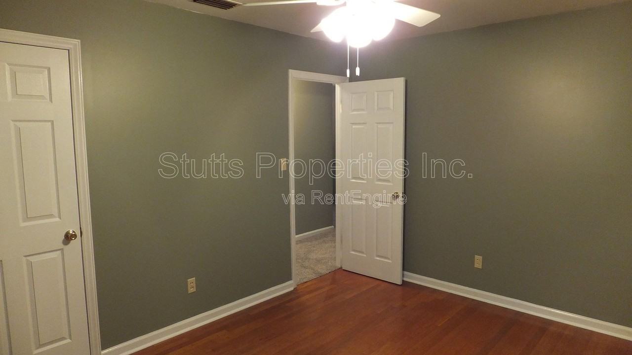 1918 Hermitage Dr - Photo 7 of 17