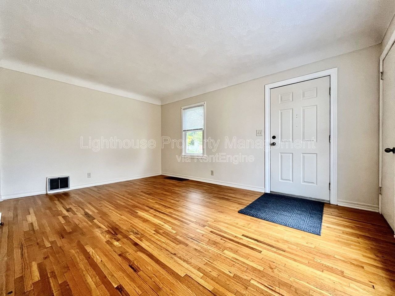 1656 Fremont Ave Nw - Photo 5 of 25