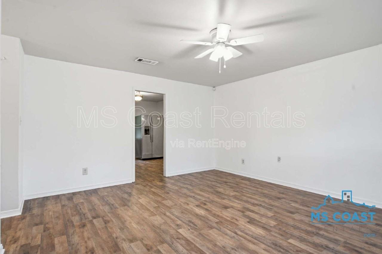 1601 Lewis Ave - Photo 3 of 25