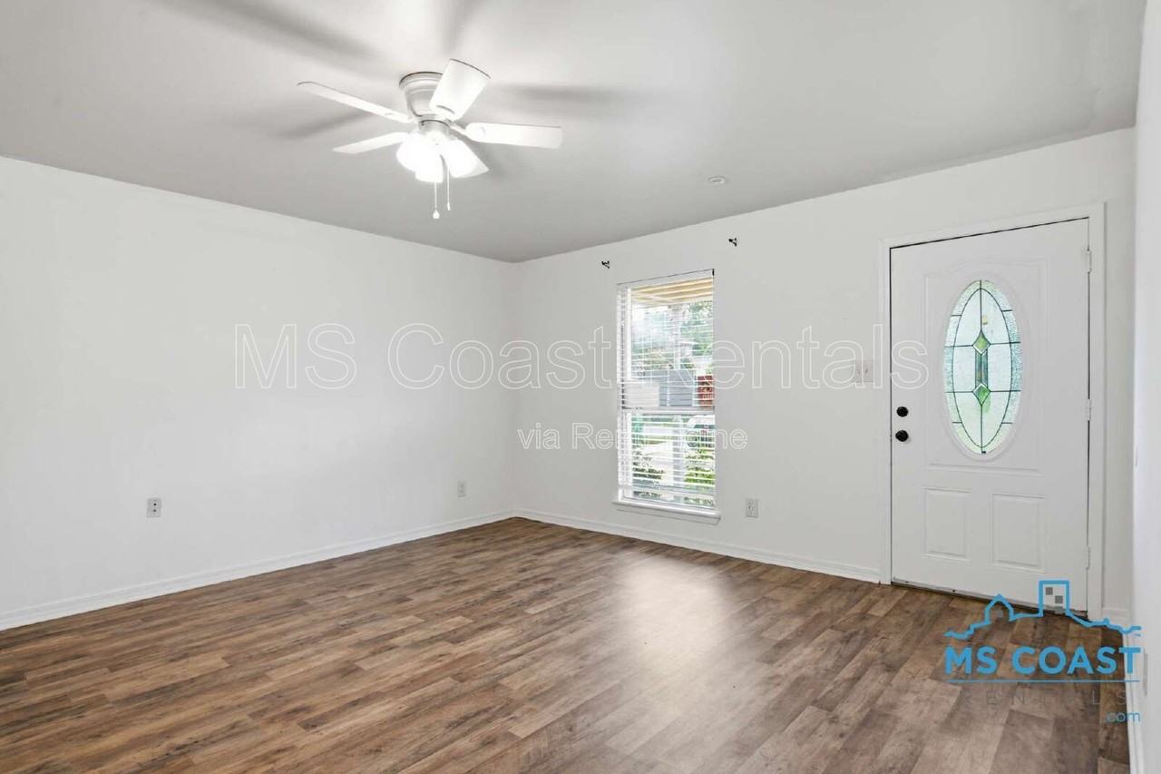 1601 Lewis Ave - Photo 4 of 25