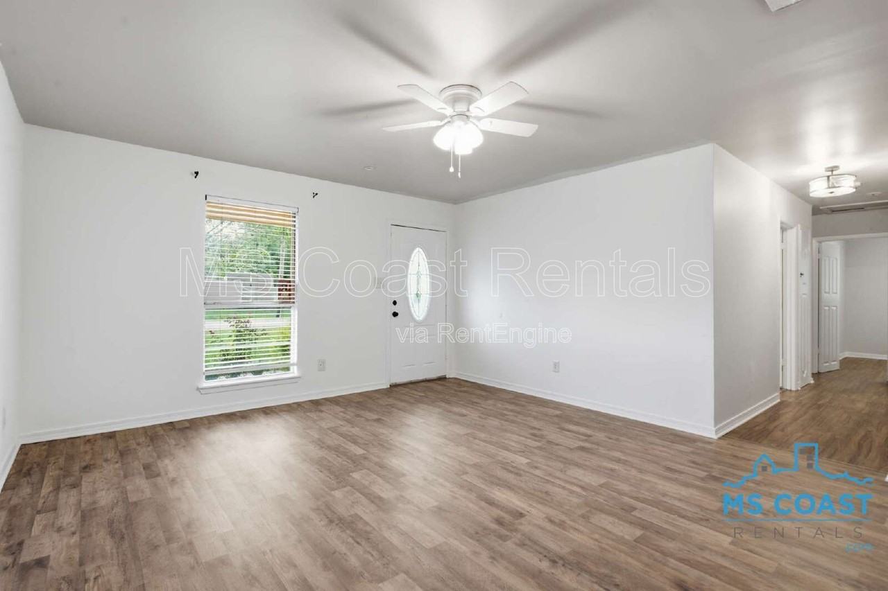 1601 Lewis Ave - Photo 5 of 25