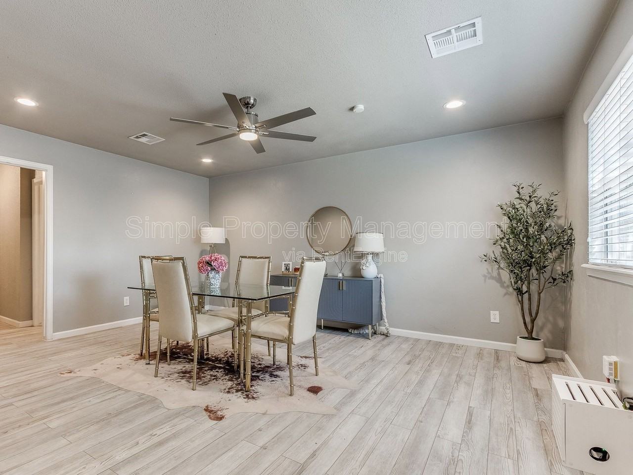 4136 Nw 61st Ter - Photo 5 of 40