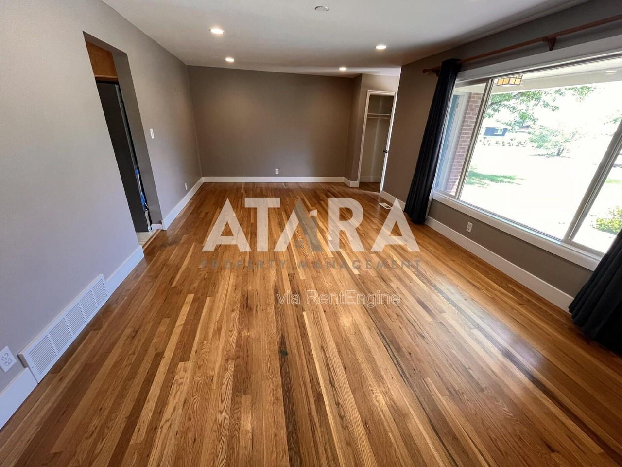 8696 S 1645 E - Photo 7 of 21