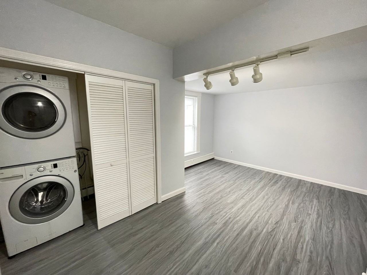 188 Laurel St #1 - Photo 6 of 25