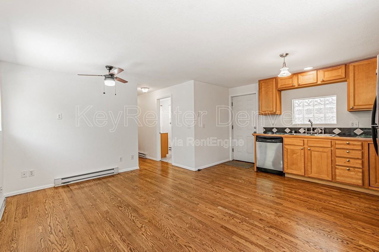 3713 Wolff St - Photo 5 of 25