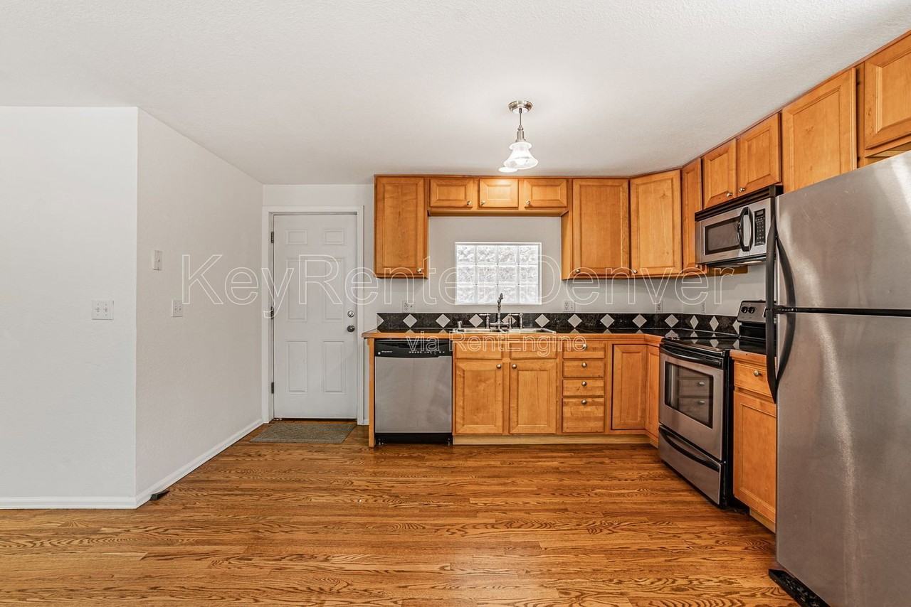 3713 Wolff St - Photo 7 of 25