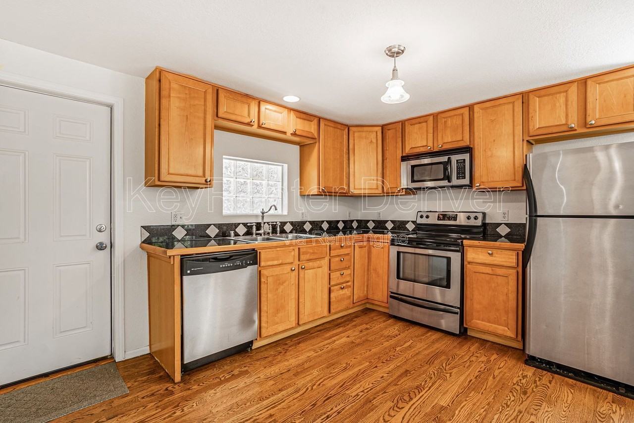 3713 Wolff St - Photo 7 of 25