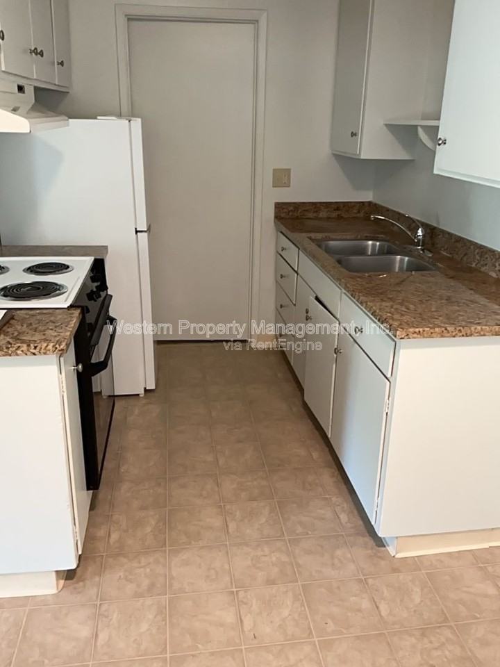 1910 46th Ave #6 - Photo 2 of 4