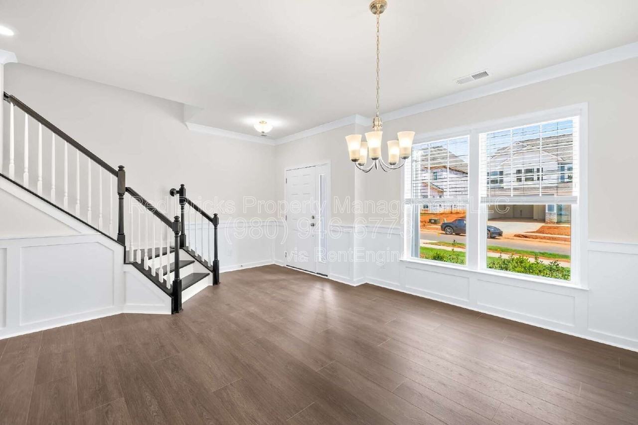 9008 Catboat St - Photo 5 of 36