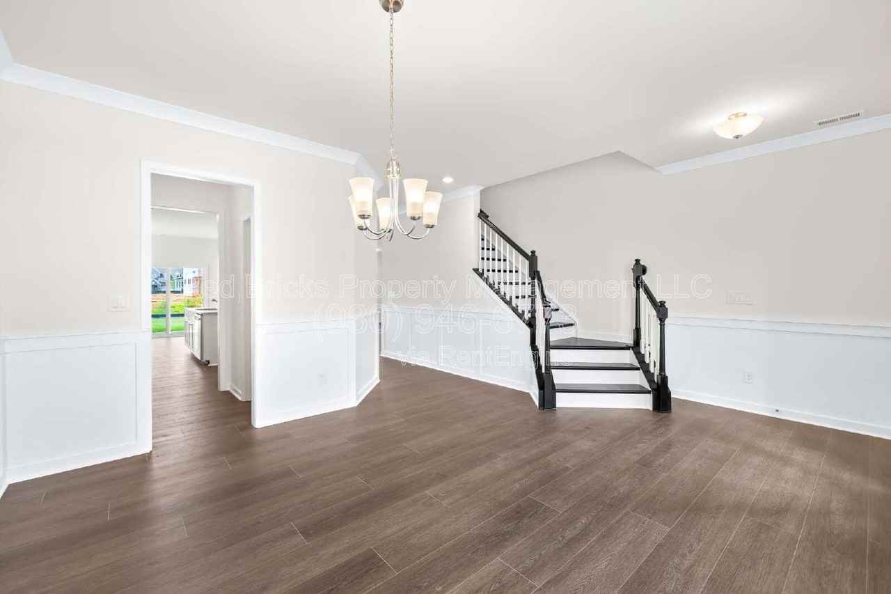 9008 Catboat St - Photo 6 of 36
