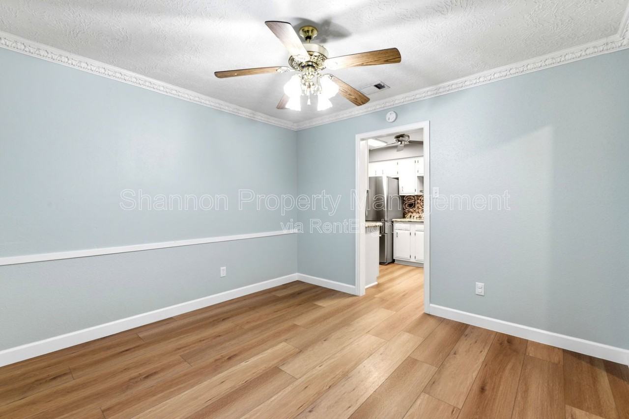 6009 Leafwood Cir - Photo 7 of 38