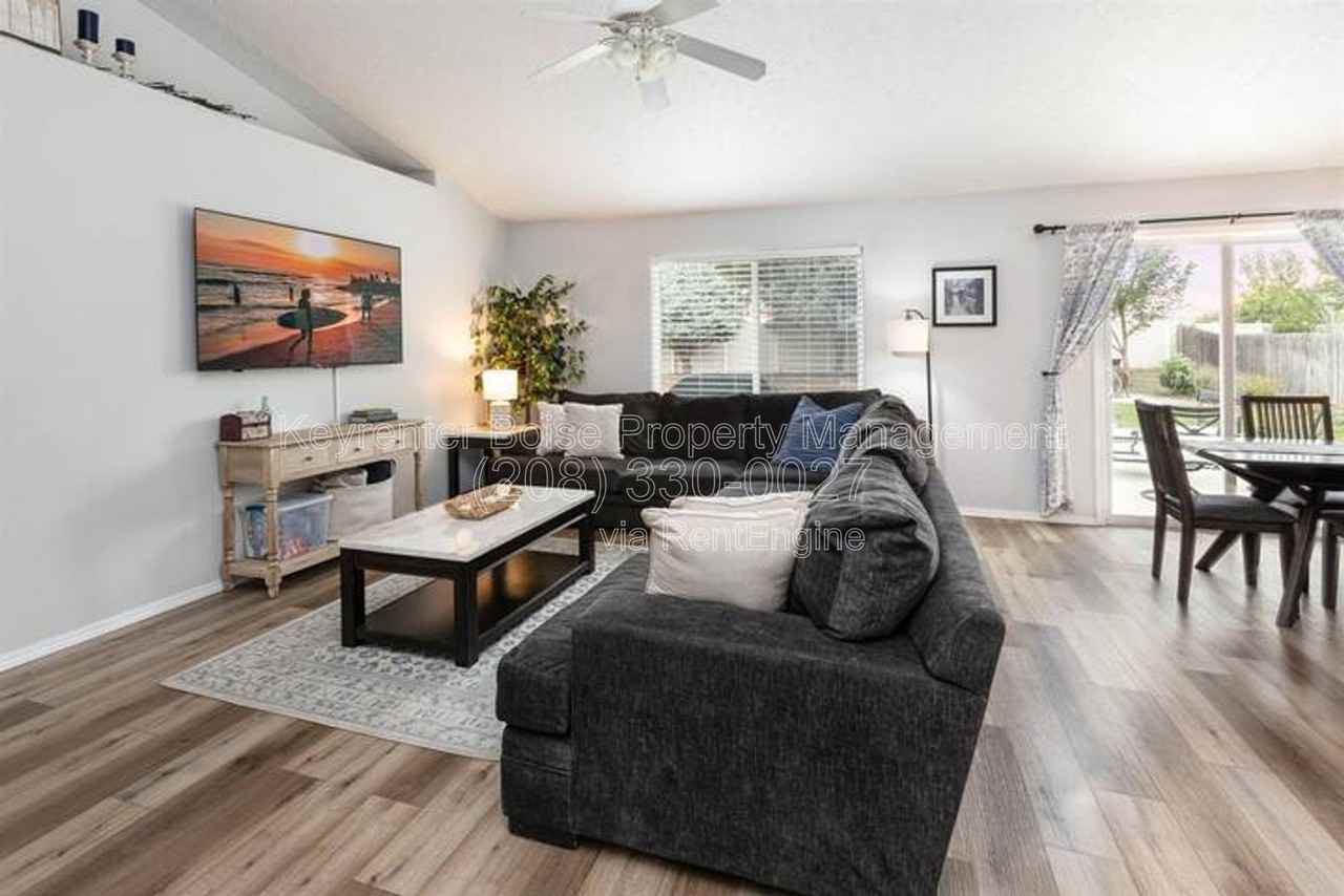 879 N Traquair Pl - Photo 4 of 42