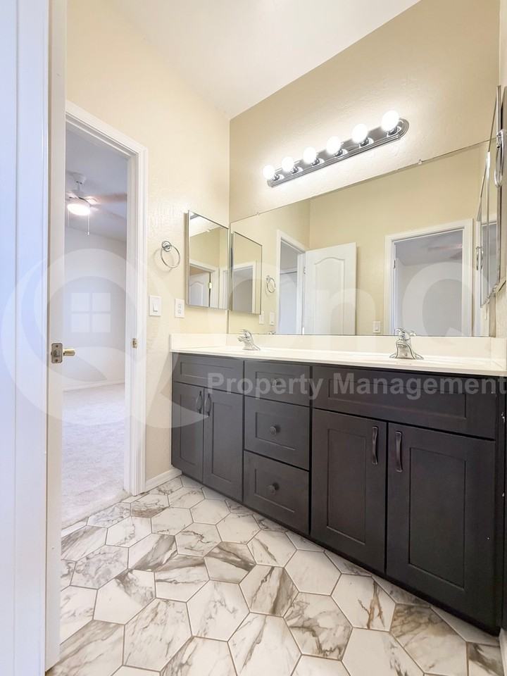 7732 E Western Hills St - Photo 7 of 39