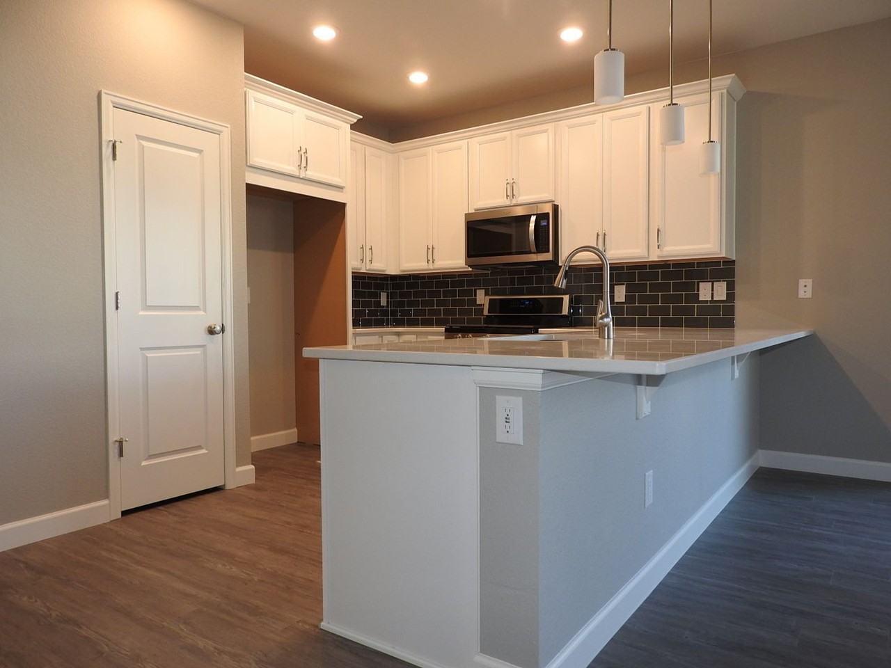 9320 E 61st Ave - Photo 5 of 21