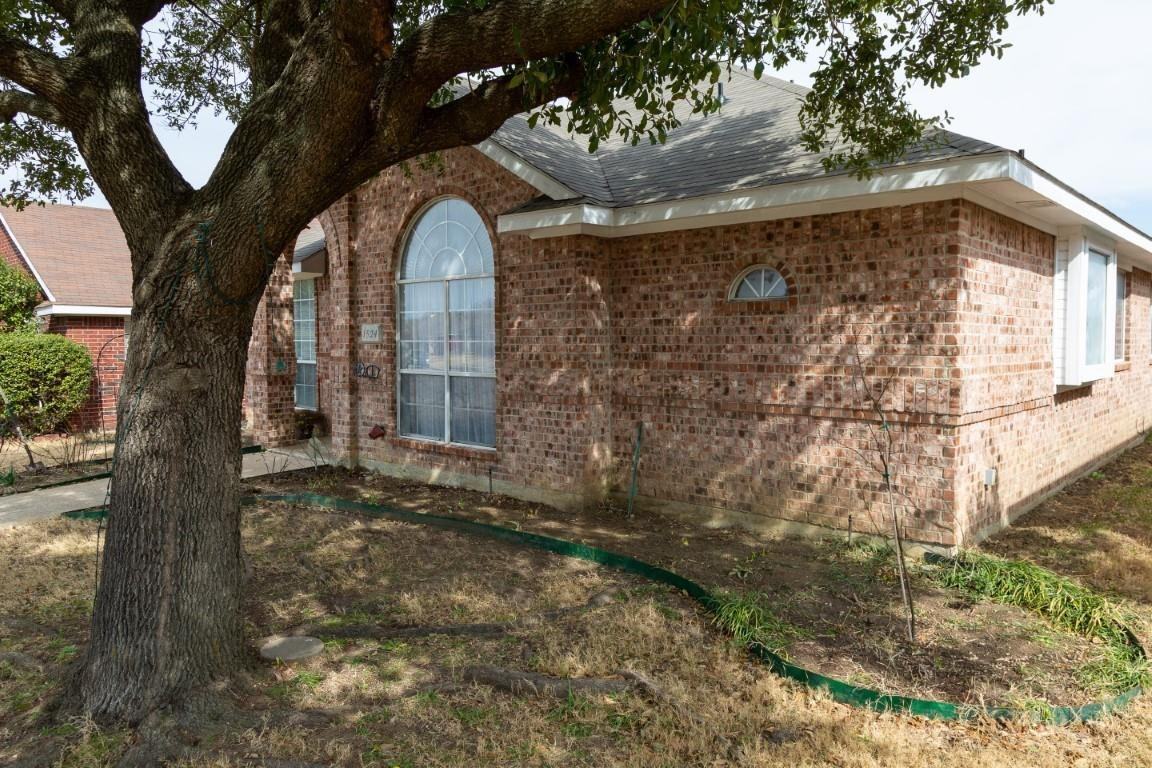 1524 Jessica Ln - Photo 3 of 26