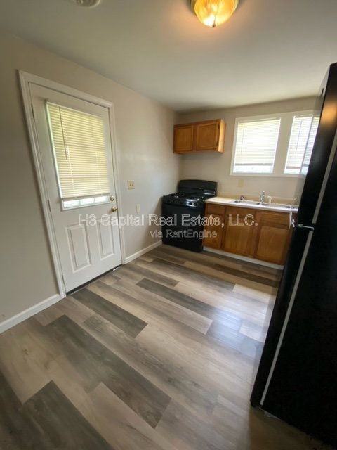 1693 Market St - Photo 4 of 15