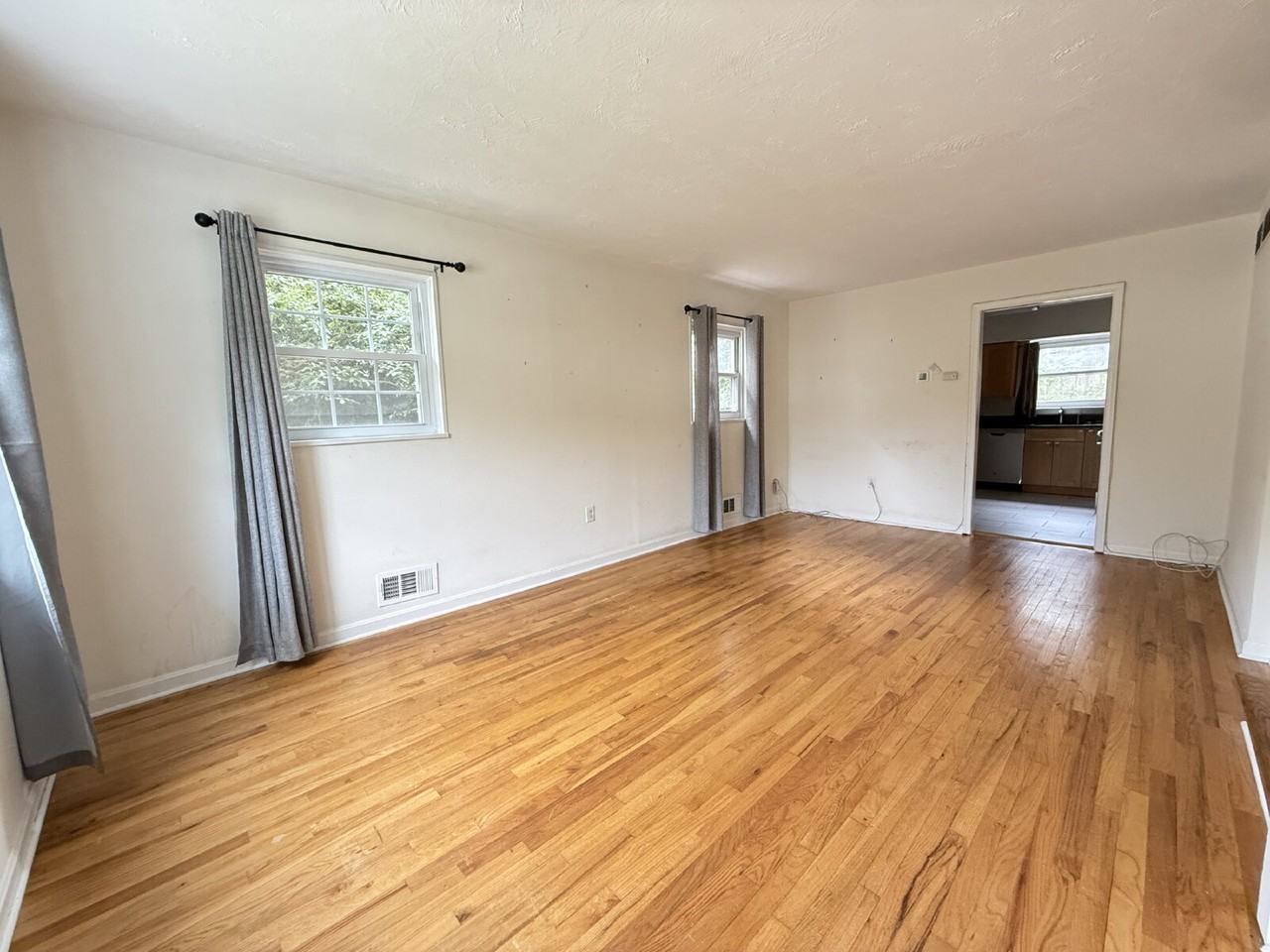 5835 Mount Vernon Dr - Photo 2 of 13
