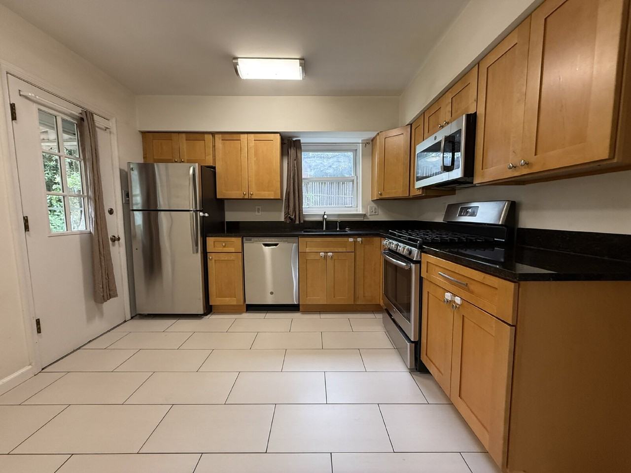 5835 Mount Vernon Dr - Photo 3 of 13