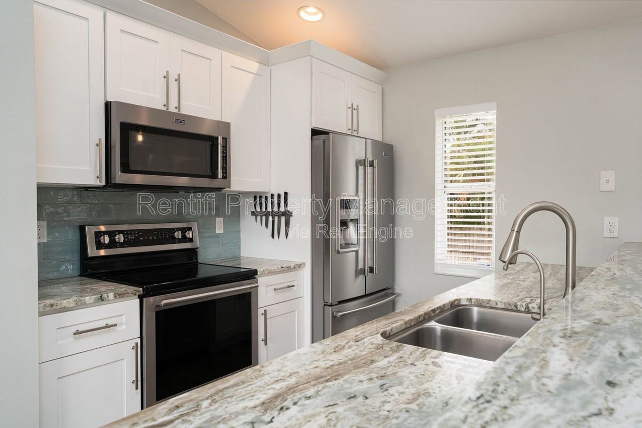 18266 Fuchsia Rd - Photo 4 of 29