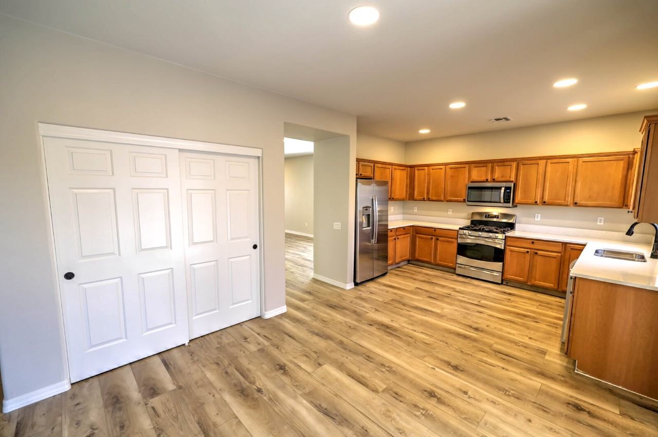 838 W Calle Valenciana - Photo 5 of 34
