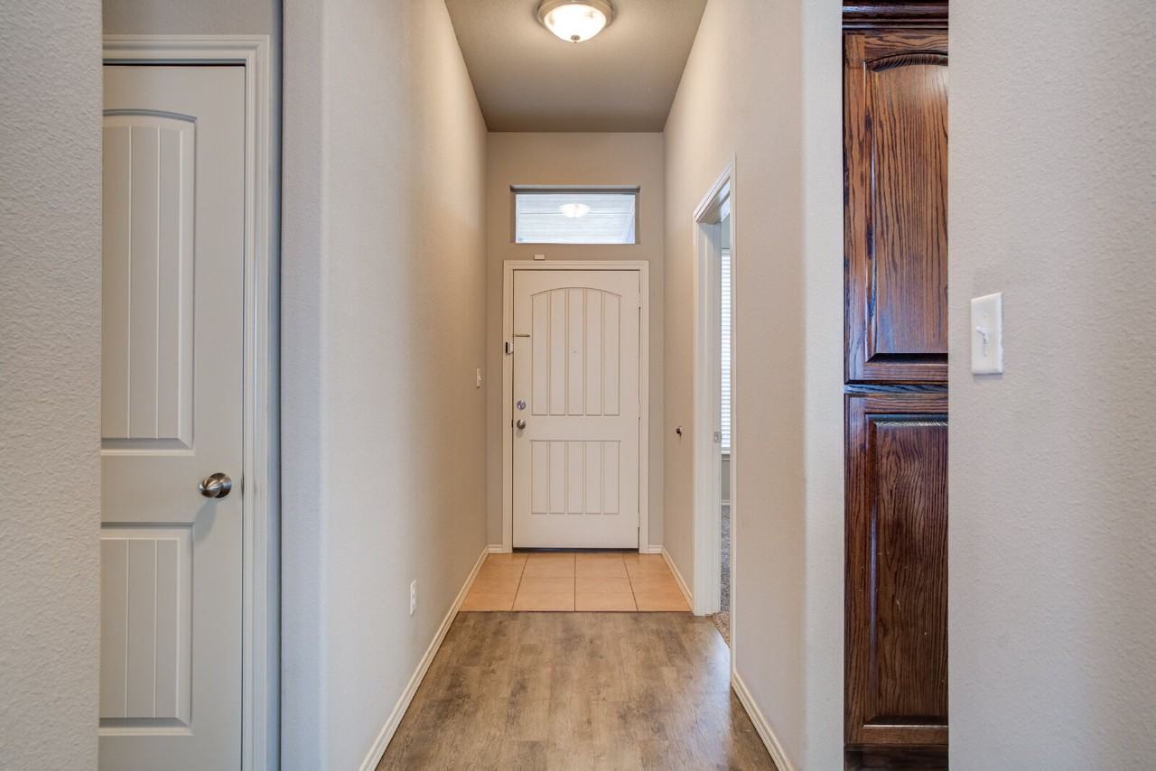 7803 85th St - Photo 4 of 24