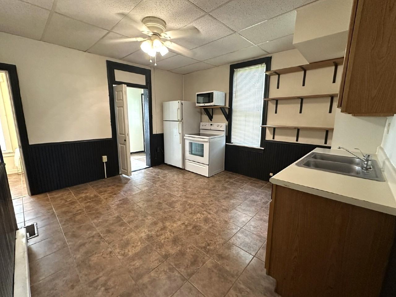 47 Middle St - Photo 5 of 12