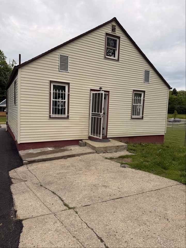 181 W Judson Ave - Photo 2 of 13