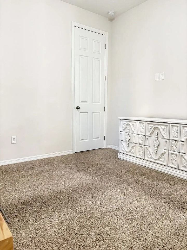 9017 Flamingo Key Way - Photo 4 of 32
