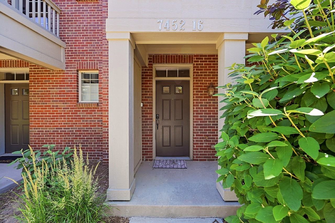 7452 E 7th Ave - Photo 2 of 35