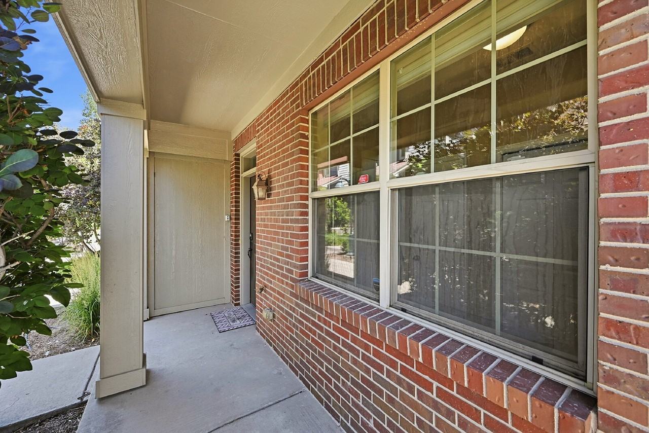 7452 E 7th Ave - Photo 4 of 35
