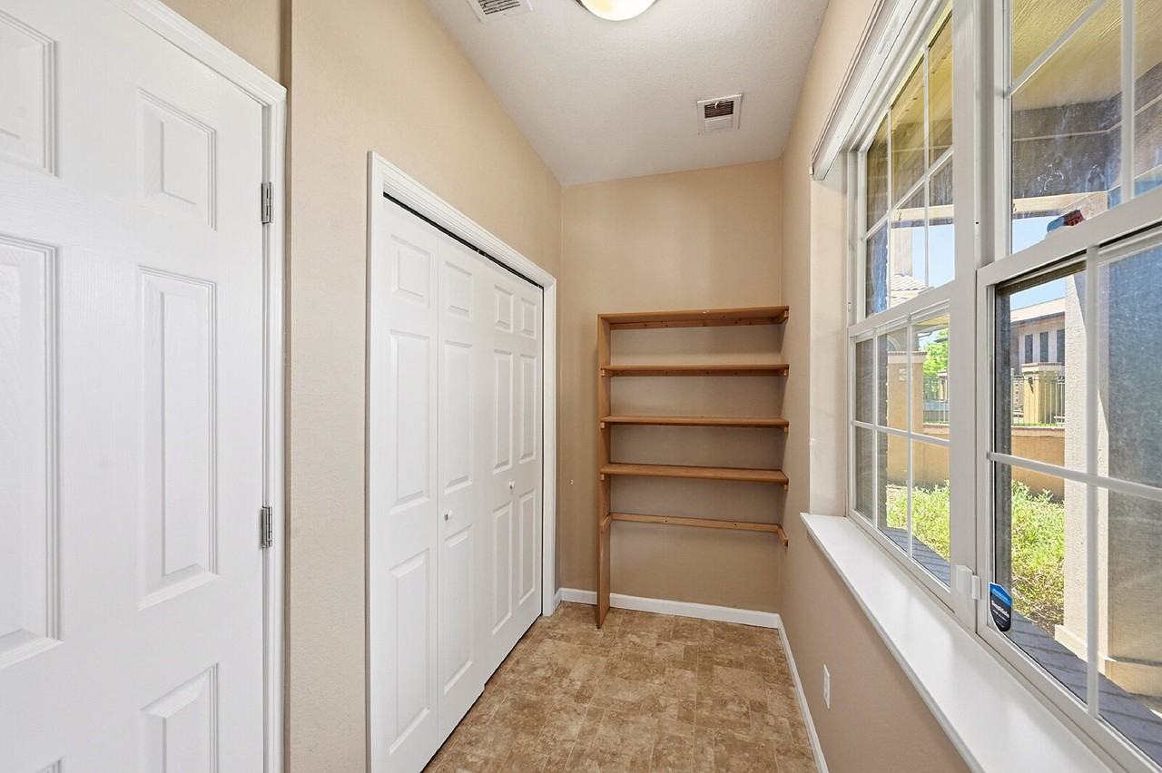 7452 E 7th Ave - Photo 5 of 35