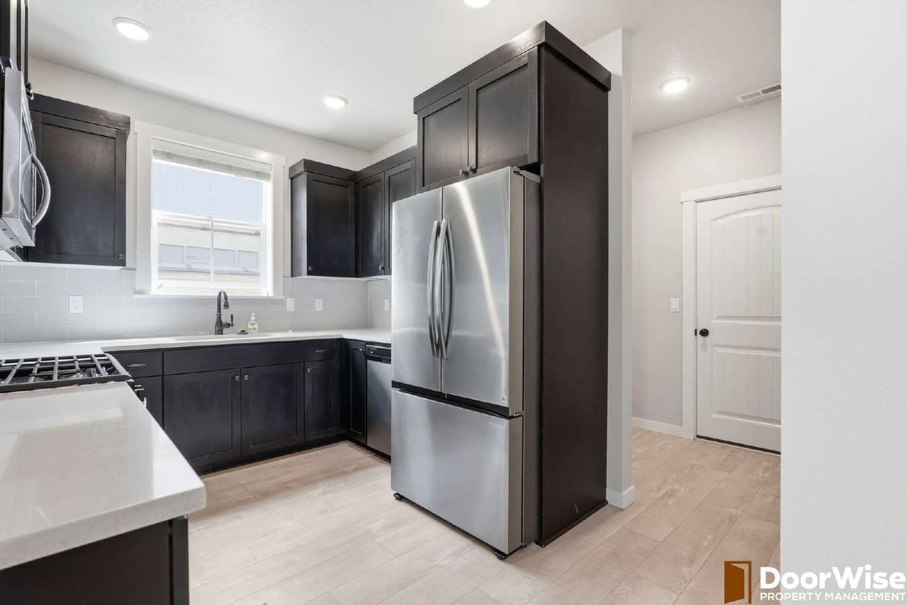 2364 Audubon Ave Se - Photo 3 of 33