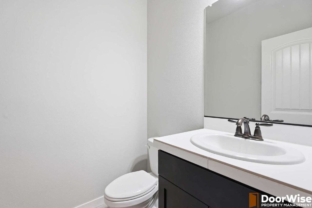 2364 Audubon Ave Se - Photo 5 of 33