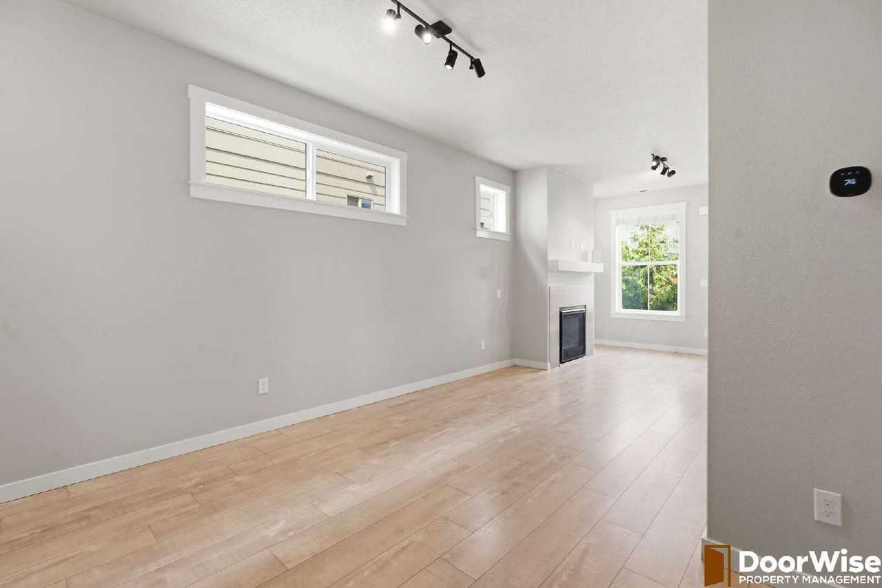 2364 Audubon Ave Se - Photo 6 of 33