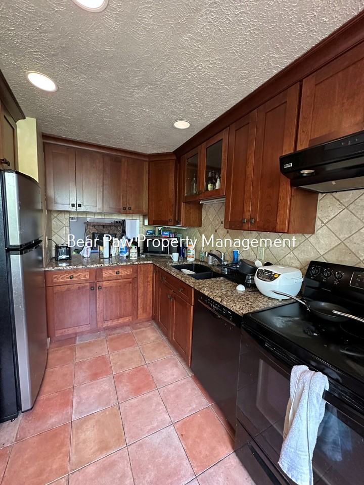 1217 8th St - Photo 3 of 15