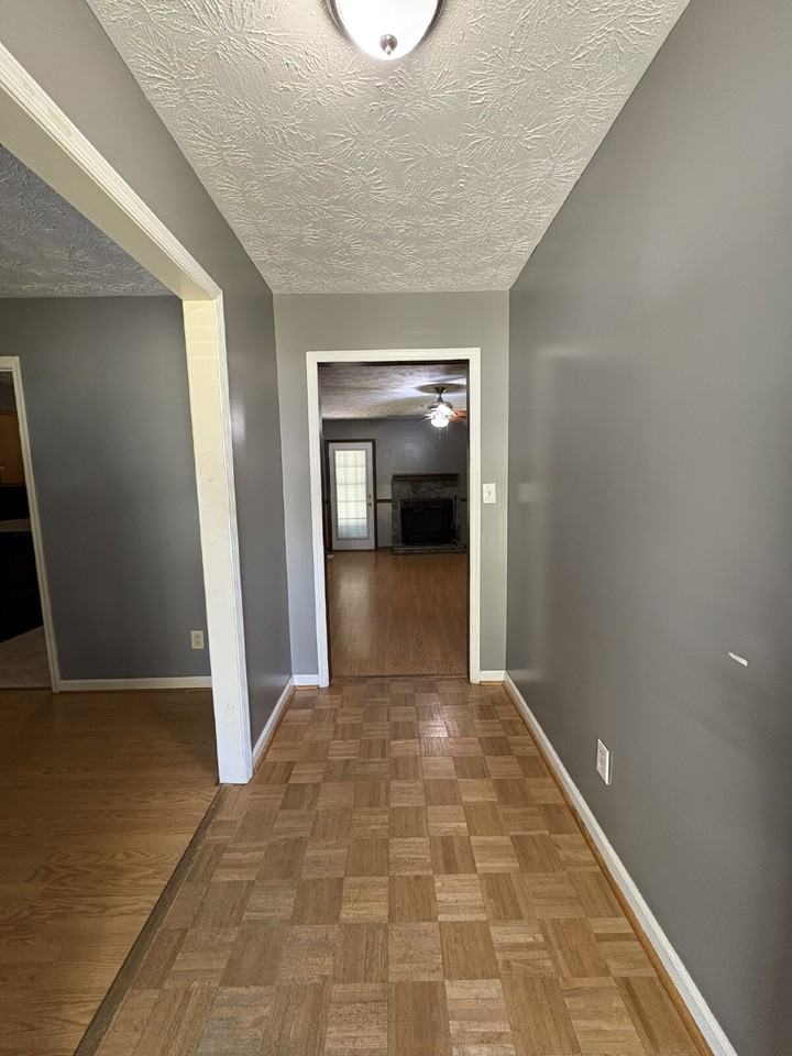 204 Cobblestone Ct - Photo 3 of 30