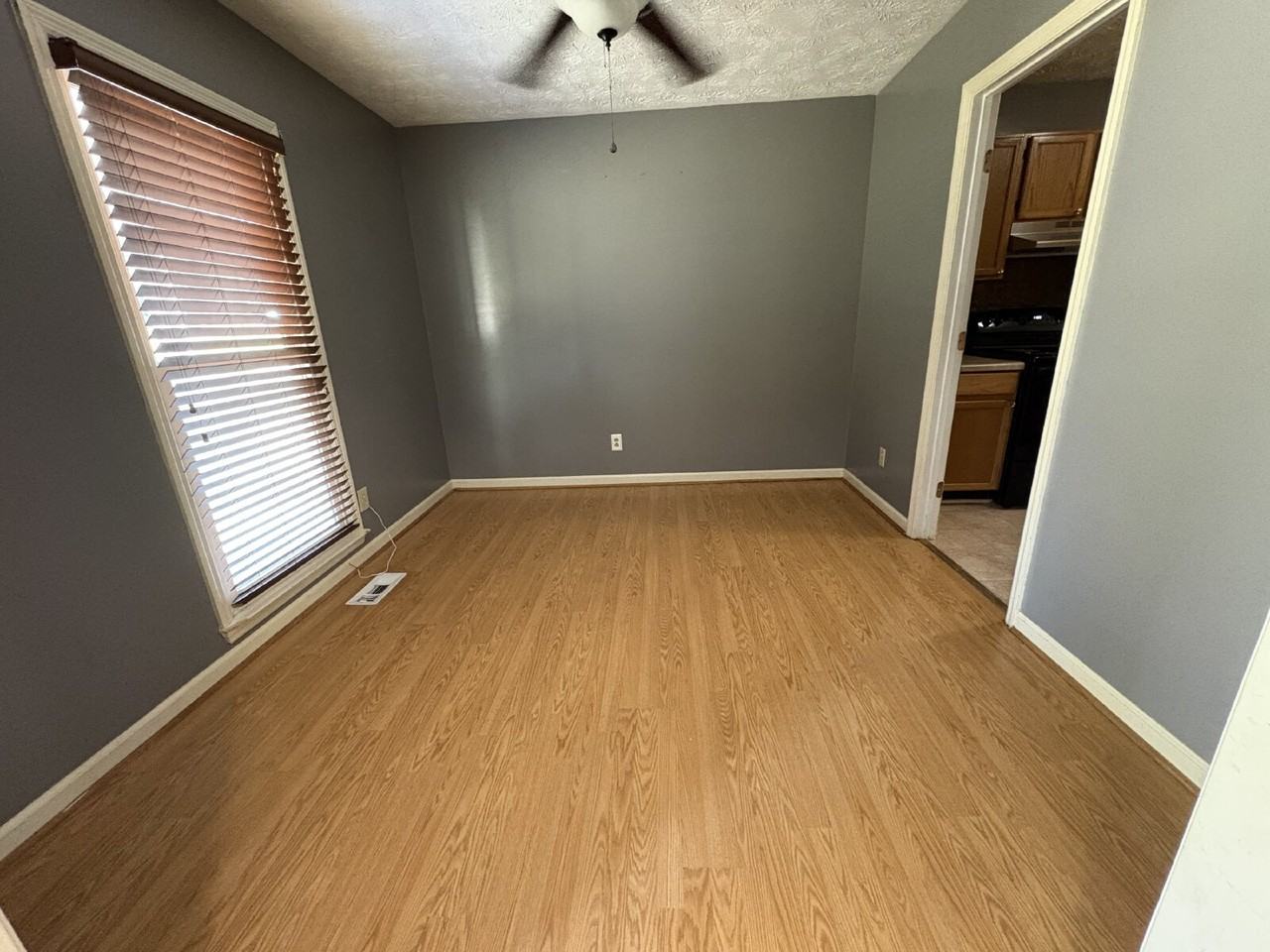 204 Cobblestone Ct - Photo 4 of 30