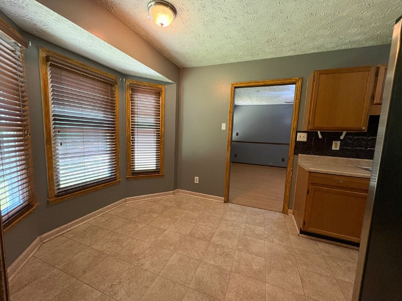 204 Cobblestone Ct - Photo 6 of 30