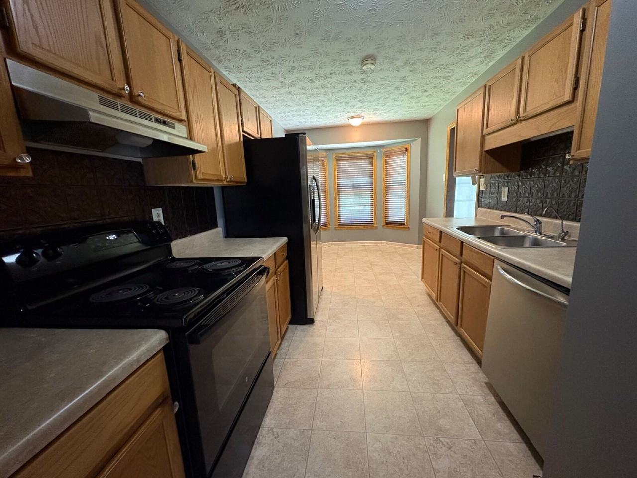 204 Cobblestone Ct - Photo 7 of 30
