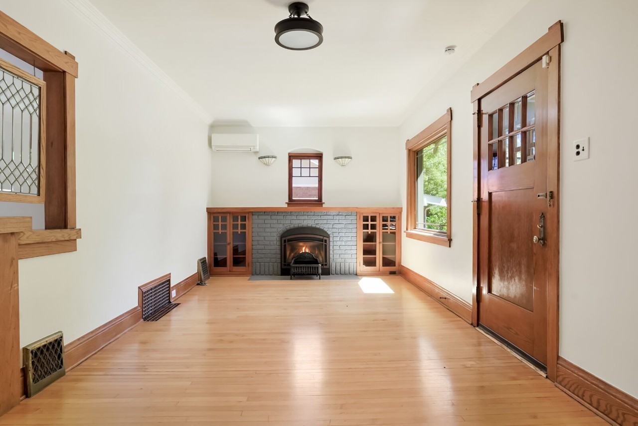 1121 S Williams St - Photo 5 of 47