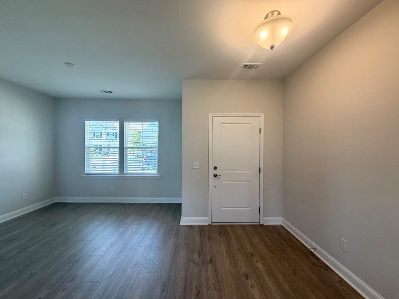 974 Danner Dr - Photo 2 of 17