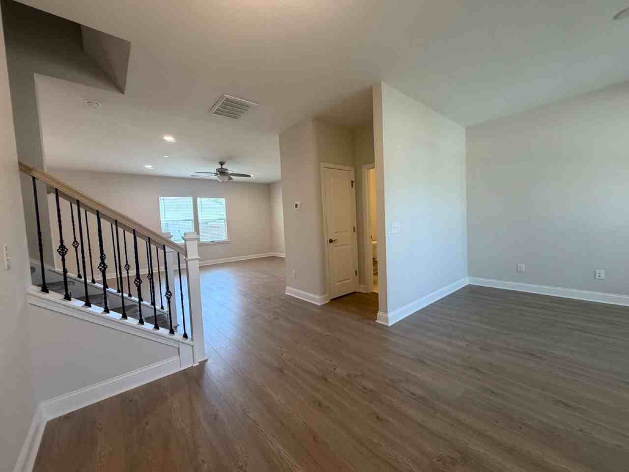 974 Danner Dr - Photo 3 of 17