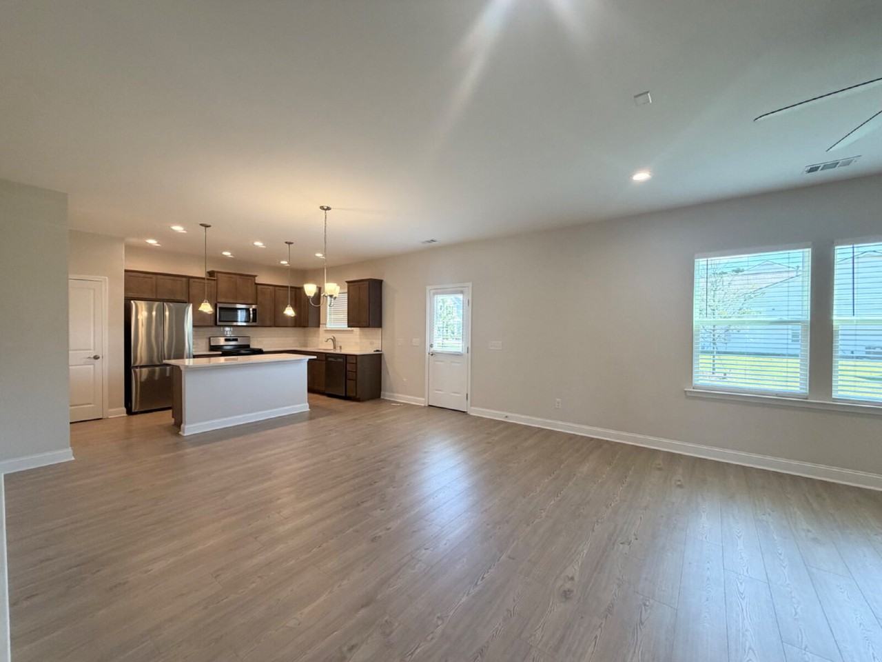 974 Danner Dr - Photo 4 of 17