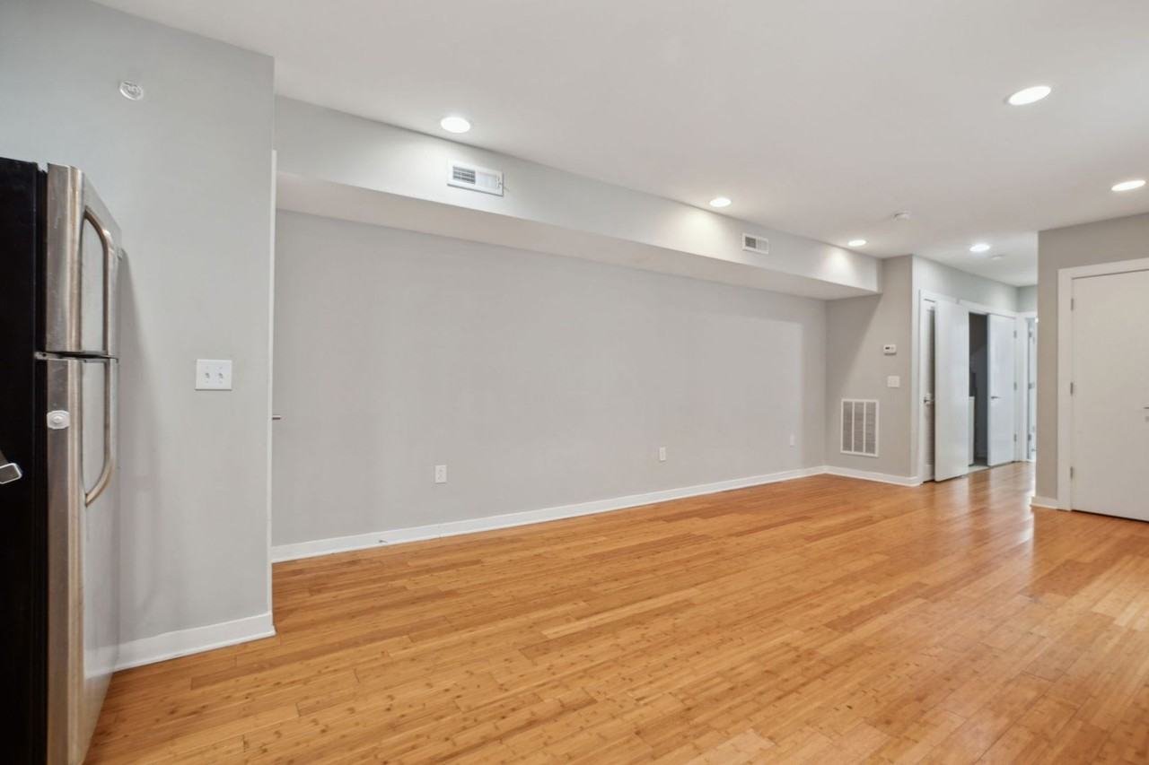 3044 Richmond Street - Photo 4 of 19
