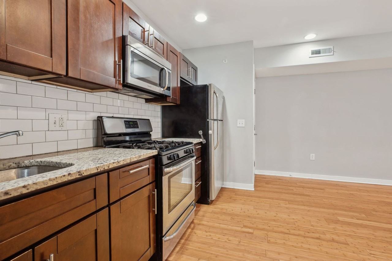 3044 Richmond Street - Photo 6 of 19