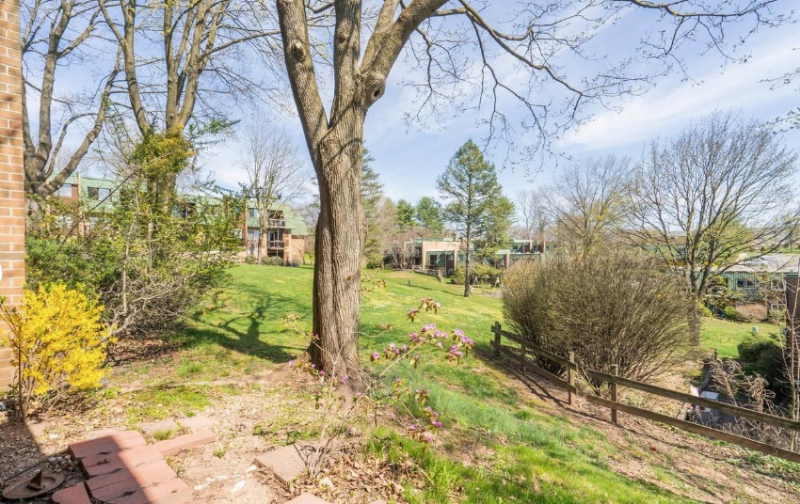 707 Meadowview Ln - Photo 4 of 16