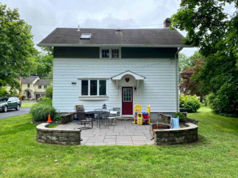 253 Fisher Pl - Photo 3 of 12