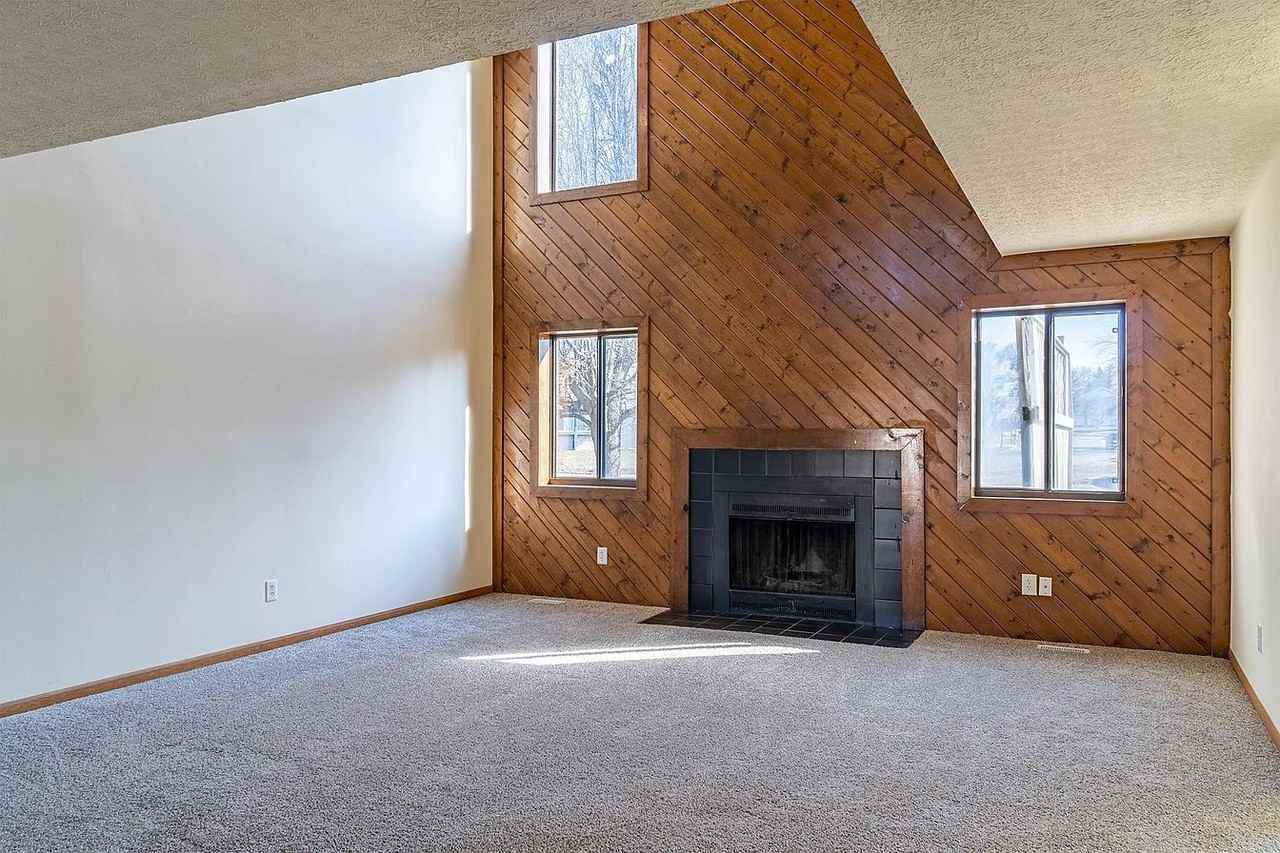 6388 Dummerston Ct - Photo 5 of 17