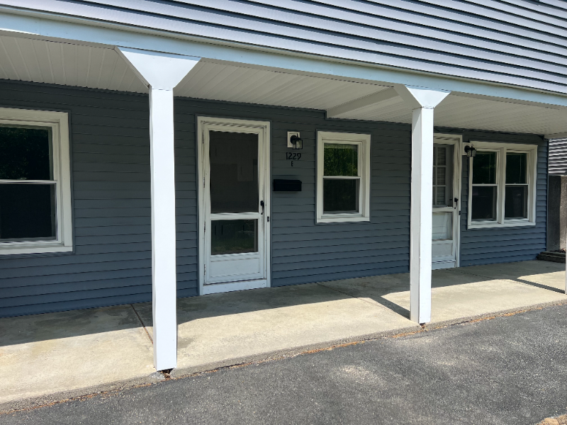 1229 Main St #E - Photo 2 of 9